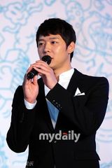 组图：JYJ朴有天金俊秀出席粉丝博览会开幕式