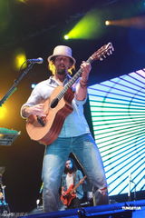 组图：杰森玛耶兹香港开唱 演唱会座无虚席