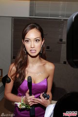 组图：陈嘉容赞朱莉勇敢 拒男友代劳检查乳房