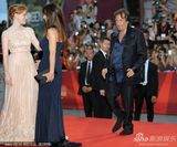 组图：《莎乐美》首映 导演帕西诺携小女友现身