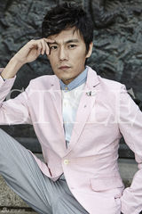 组图：秦昊文艺大片淡然魅力 新恋情加持更坚定