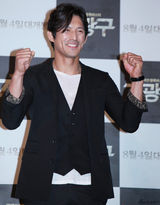 组图：《第七矿区》发布会 短发河智苑靓丽动人