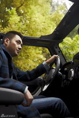 组图：朱宏嘉独特气质 演绎温雅硬汉