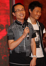 组图：《铁血兄弟》将登央八 巩汉林父子齐上阵