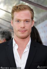 组图：《铁路劳工》首映 妮可基德曼微露乳沟