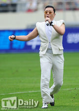 组图：朴智星领衔明星足球赛 收入捐四川灾区