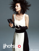 组图：高圆圆拍时尚写真 吐露“女孩女人”进化论
