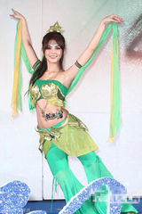 组图：新任J女郎昆凌美图盘点 18岁嫩模萌照曝光