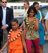 高清组图：奥巴马夏威夷过圣诞 夫妻着装亲民受欢迎