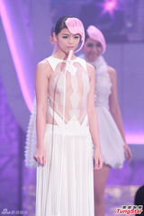 高清组图：亚姐竞赛泳装透视装比拼 堪比洗剪吹