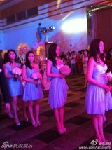 组图：李小璐贾乃亮婚礼甜蜜亲吻 新人宣誓