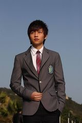 幻灯图：《流星雨2》曝剧照 俞灏明告别“狮子头”