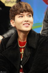 高清组图：SJ-M做客争开微博 玩转网络流行语