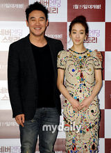 组图：严泰雄郑丽媛新片试映 称票房好考虑婚事