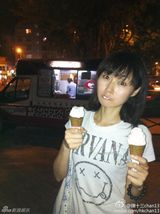 组图：43岁万绮雯容颜不老似花季少女