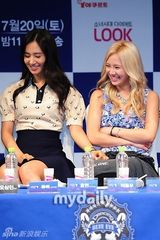 组图：韩女星短裙露底演成人剧 透明睡衣秀豪乳