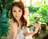 组图：王澜霏变身花仙子 和春天有个约会