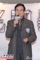 组图：古天乐被吴君如捉弄看G奶照