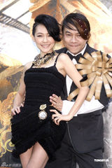 高清图：小S为金马奖试装秀美腿 蔡康永调侃大S