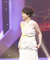 高清组图：海清获网络盛典年度最具人气演员荣誉 