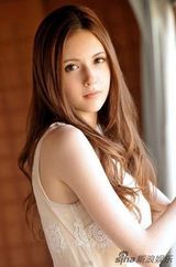 组图：日本混血国宝泷泽萝拉靓丽写真