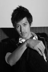 高清图：唐治平新年写真曝光 变身优雅魅力型男