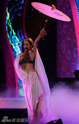 高清组图：芙蓉姐姐个唱 狂跳肚皮舞多个造型亮眼