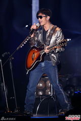 组图：陶喆与辣妹热舞互摸 谢霆锋帅气现身飙歌