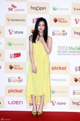 高清组图：韩团2NE1Beast等亮相Melon音乐颁奖礼