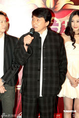 高清图：中孝介等助阵海派春晚 成龙周立波对侃