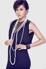 组图：徐静蕾着长裙秀曼妙身姿 显知性优雅一面