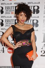 组图：莉安拉-哈瓦斯人鱼裙 半球浑圆红唇性感