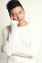 组图：吴卓翰写真大片多款造型诠释魅力