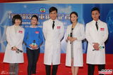 组图：TVB艺人助阵新剧推介 欧阳震华病愈亮相