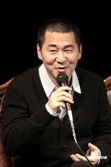 幻灯图：《人山人海》开机 小陶虹复出携手陈建斌