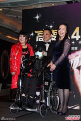 组图：高凌风拖病自卖演唱会 冷对演艺圈冷暖