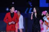 组图：央视蛇年春晚杜淳曲婉婷《我的歌声里》