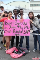 组图：史密斯儿子台湾潮牌秀念rap表情萌