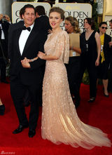 高清图：斯嘉丽-约翰逊深V雪纺礼服似女神缪斯