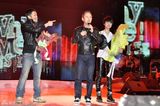 高清图：李宇春个唱成催泪弹 谢霆锋重弹吉他落泪