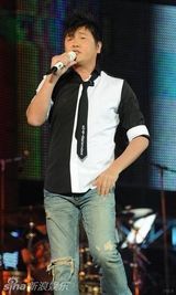 幻灯：中歌榜音乐节第四天 孙楠莫文蔚领万人合唱