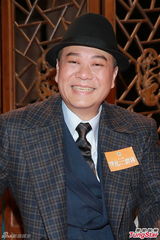 组图：欧阳震华健康复工 笑言欲请貌美男看护