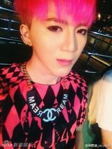 组图：好声音视觉美男梁君诺私照 网曝整容传言