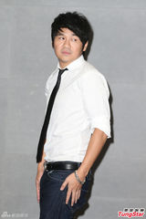 组图：曹格酒后闹事召开记者会 敬三杯茶道歉