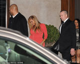 组图：碧昂斯产后首露面 上围暴涨与Jay-Z赴夜店