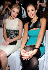 高清图：杰西卡-阿尔芭性感装扮亮相纽约时装周