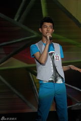 幻灯组图：快男突围赛第五场 “回锅肉”惊险晋级