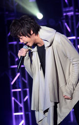 幻灯图：信发专辑唱多首新歌 宁浩邀其合拍电影