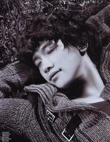 组图：Rain变身阿尔卑斯少年 悠闲享受蓝天白云