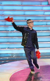 组图：陈小春录节目碰六人同名 自曝本应姓李